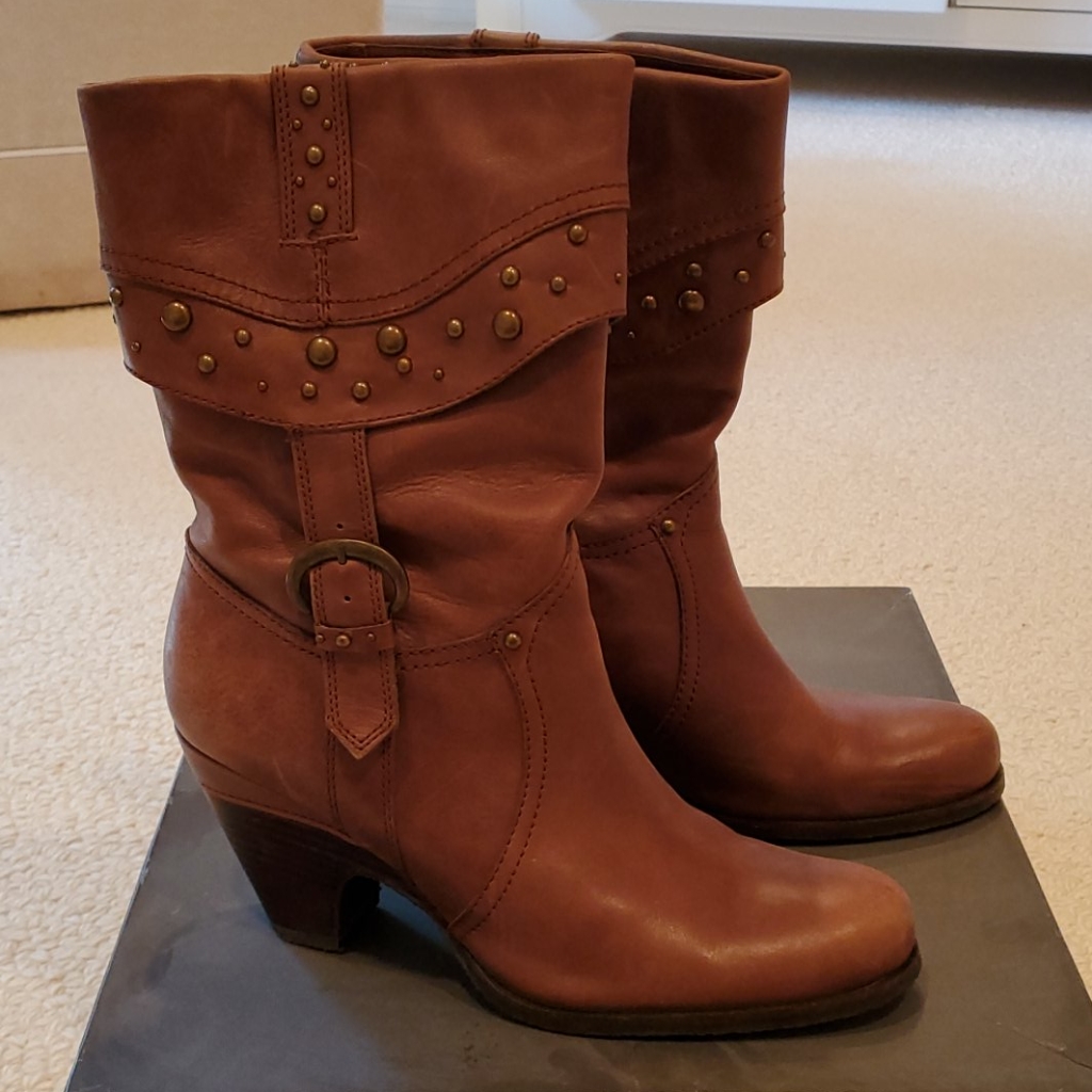 Staccato Tan Boots
